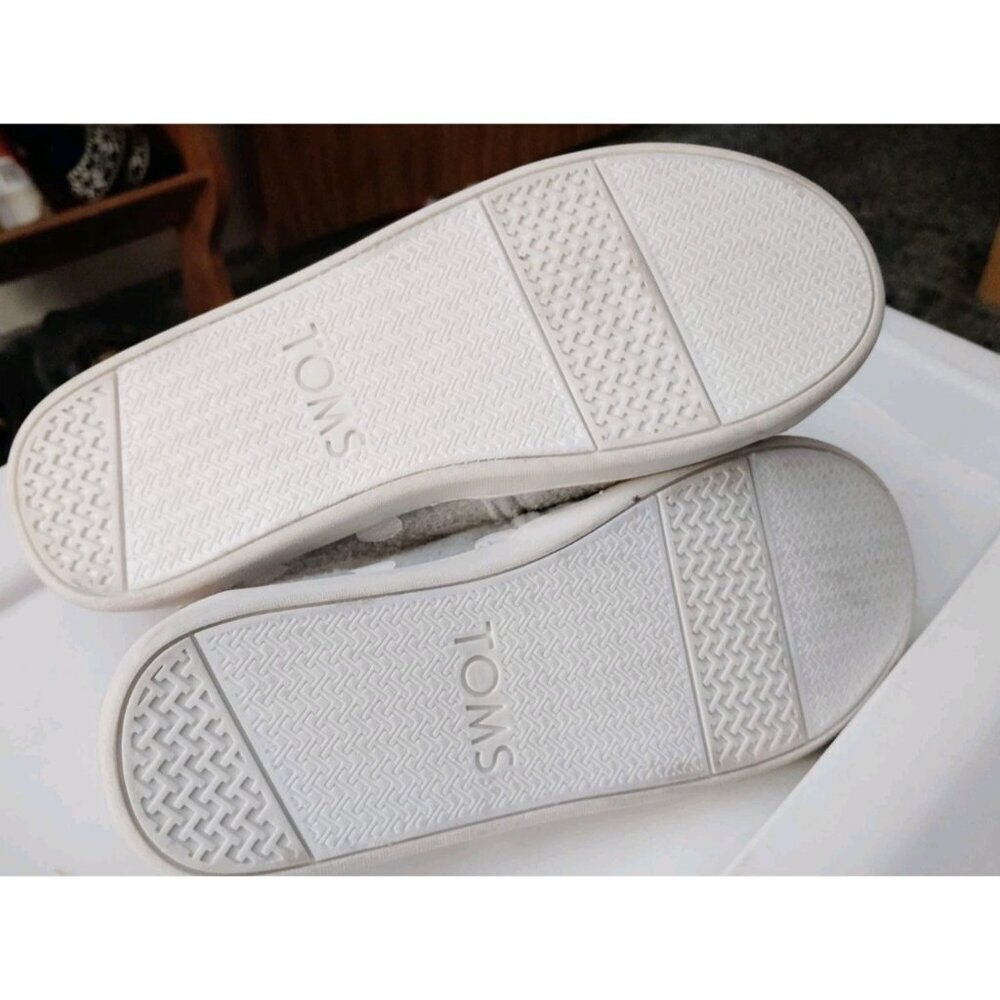 TOMS Size 2.5 Girls Gray White Polka Dot Metallic Rose Slip On Shoes NICE - Picture 2 of 9
